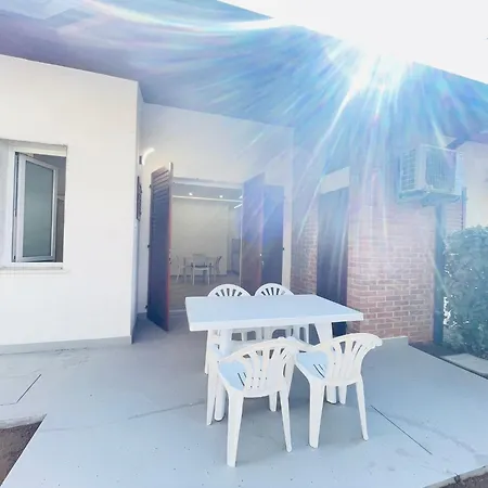 빌라 With Garden Near The